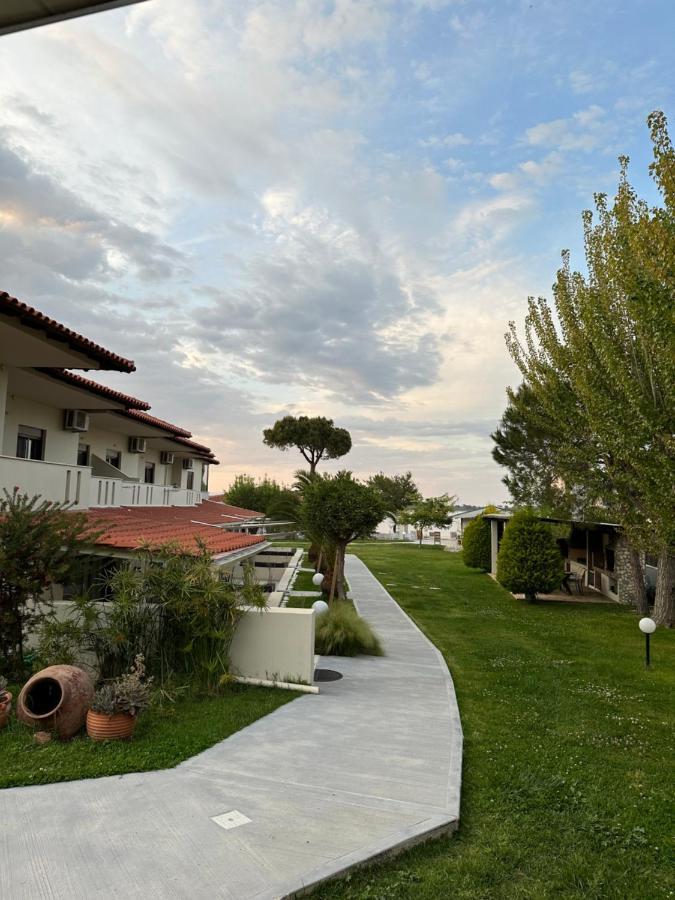 וורוורו Zinozis Beach Apartments מראה חיצוני תמונה