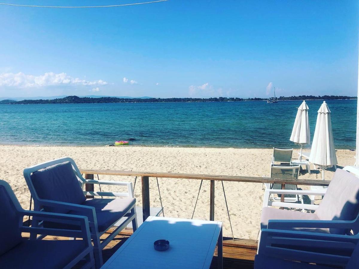 וורוורו Zinozis Beach Apartments מראה חיצוני תמונה